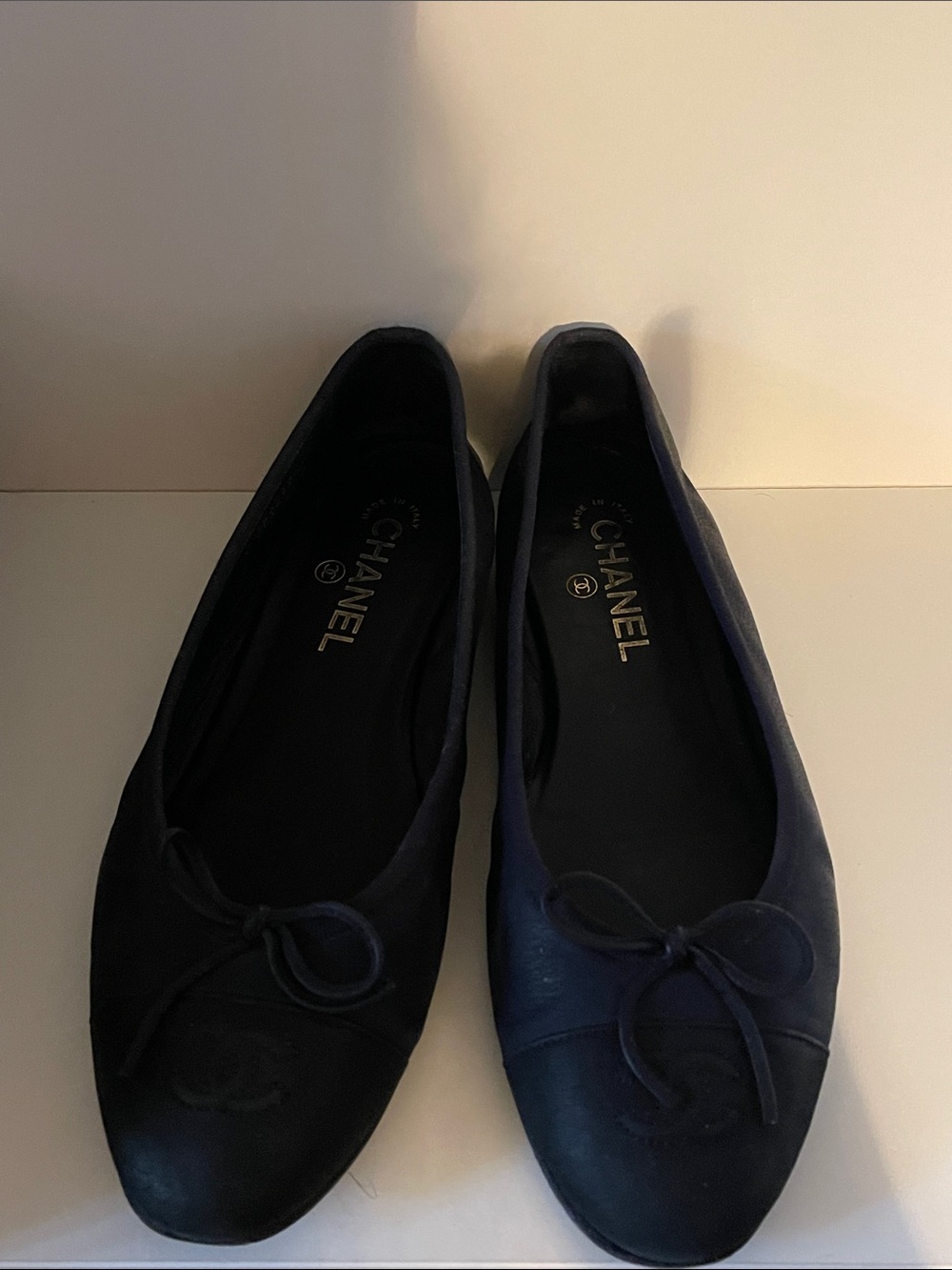CHANEL Navy Leather Ballet Flats with Bow - Picture 4 of 16